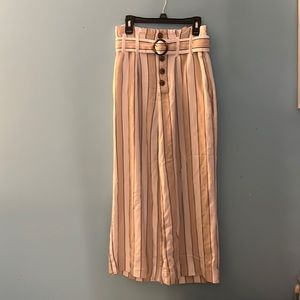 All orders ship 1-5 business days!
Abercrombie & fitch flowy pants